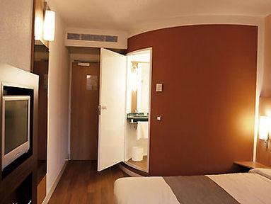 Ibis Centre Hotel 3*