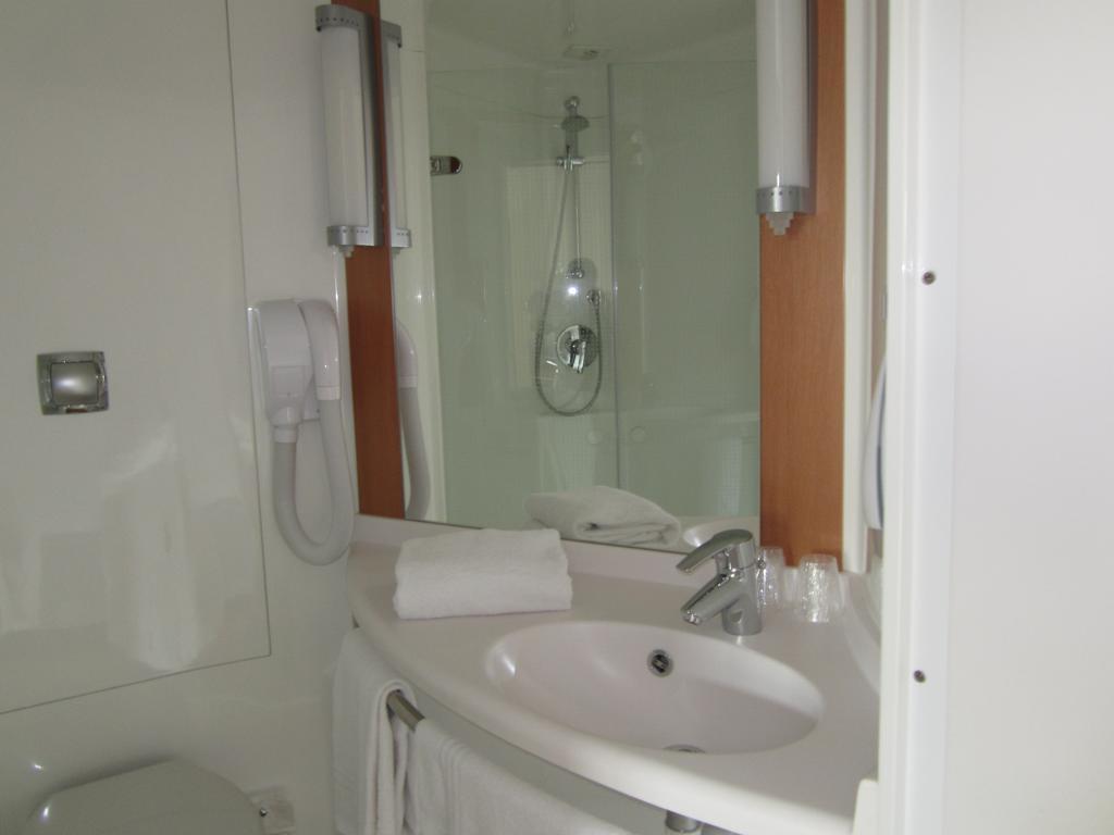 Ibis Centre Hotel 3*