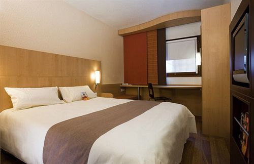 Ibis Centre Hotel 3*